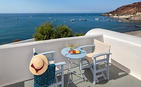 Akrotiri Hotel